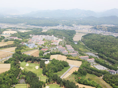 兵庫県播磨平野の一角に位置する４０万㎡の広大なキャンパス