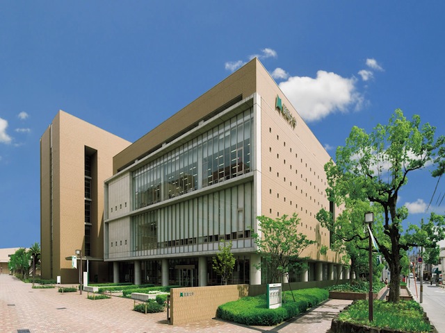 インテリジェントセンターと呼ばれる1号館。図書館、学生支援センター、フロンティアホール、パソコン教室などがある
