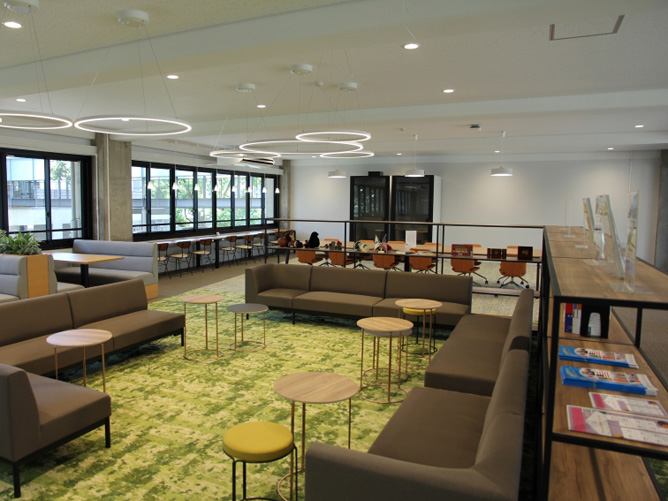【Language Lounge】語学学習専用の総合自習室です。