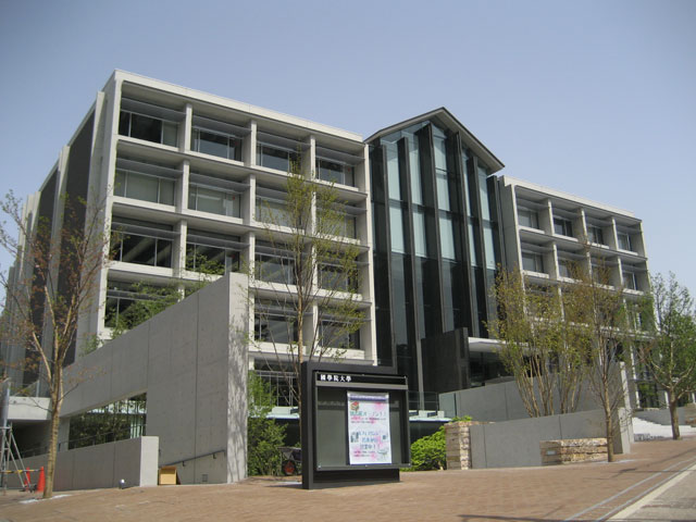 図書館と私立大学最大規模の博物館がある学術メディアセンター。学生が自習に使用できるフリースペースやパソコン教室も設けられています。