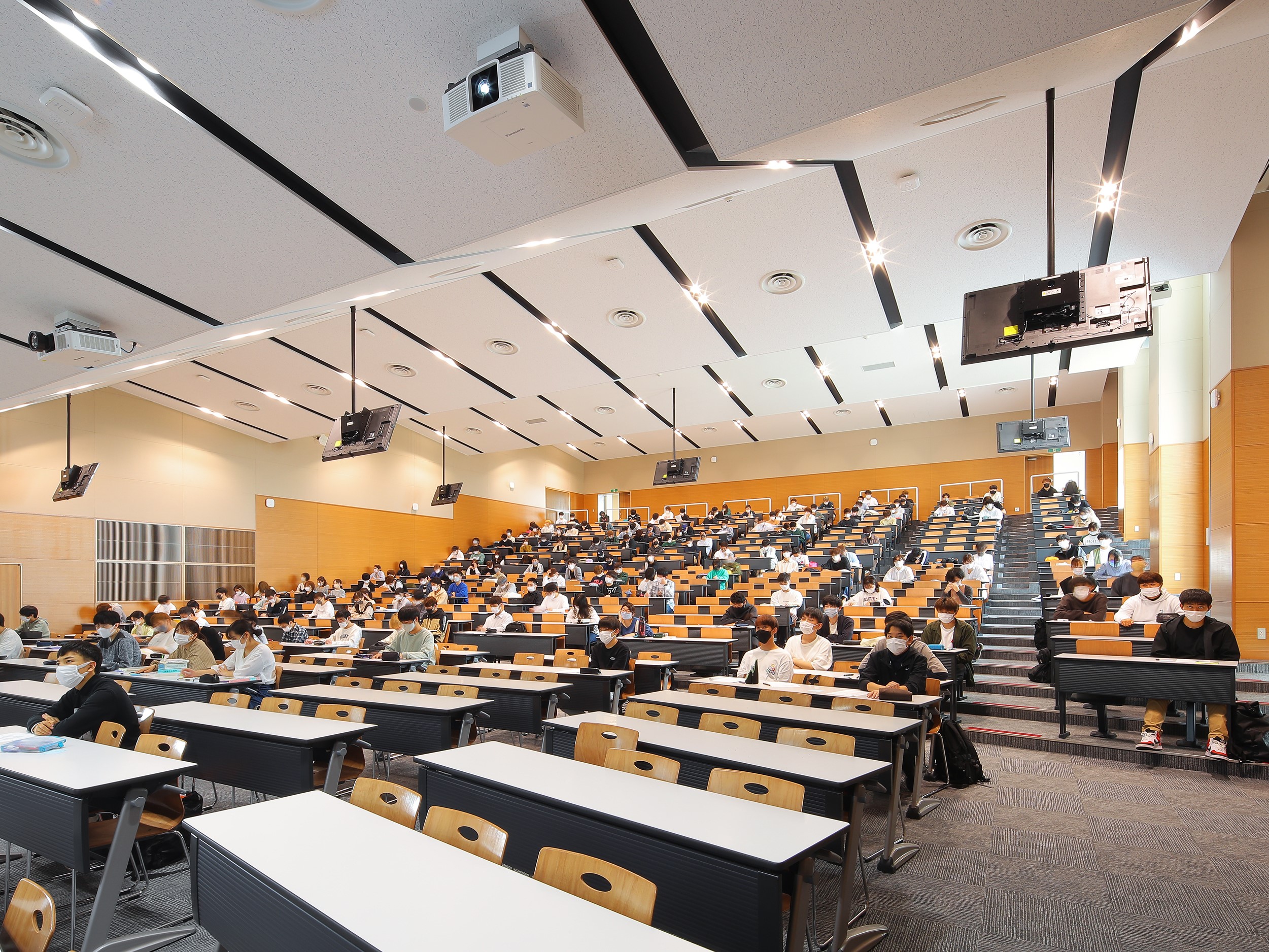 【40周年記念館】540名余りを収容可能な大講義室。