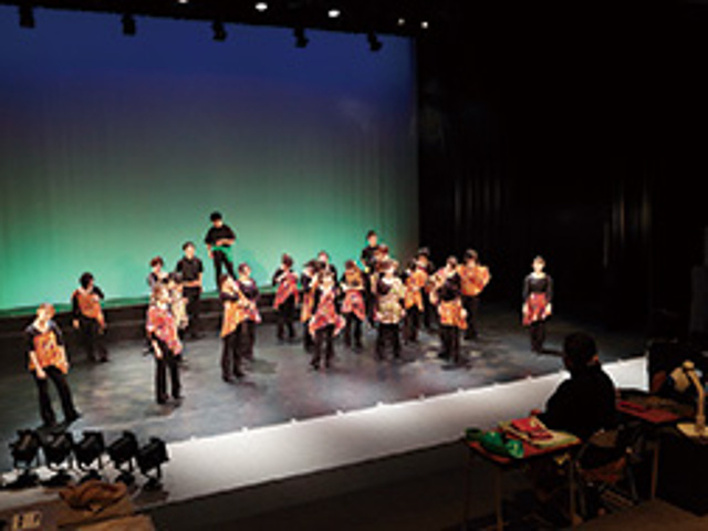 [小劇場]客席数は200以上、九州でも数少ない本格的な照明設備完備の演劇専用のホールです。
