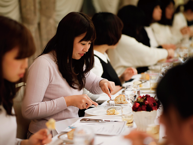 【レストラン松柏軒】テーブルマナーや営業調理、サービスなどを学ぶレストラン。フランス料理や日本料理が提供され、一般にも開放しています。