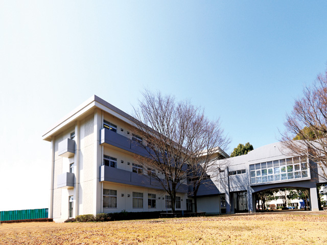 中日本自動車短期大学の施設