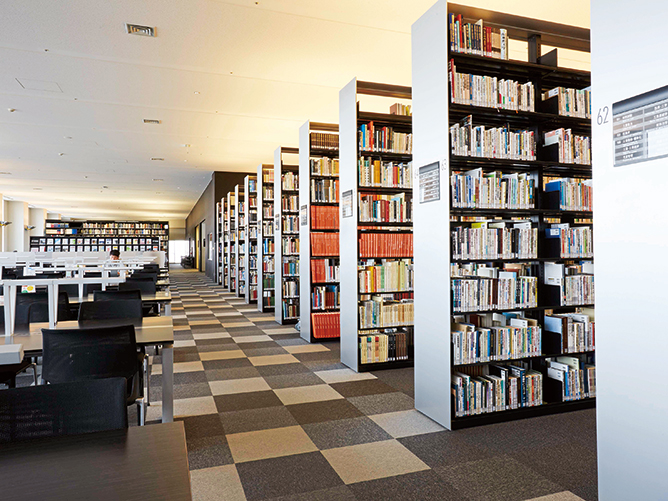 合計約23万冊の蔵書を誇る「図書館」（豊洲キャンパス・大宮キャンパス）