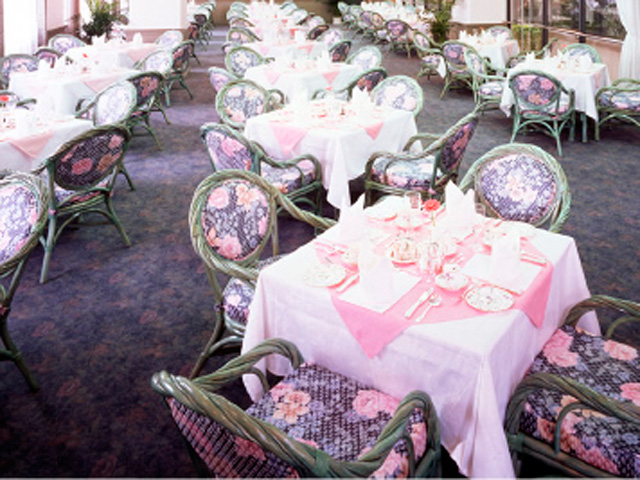 レストラン　サンタ・クルス：ウエスティンナゴヤキャッスルホテルのフランス料理を提供します。洋食のテーブルマナーをここで行います。