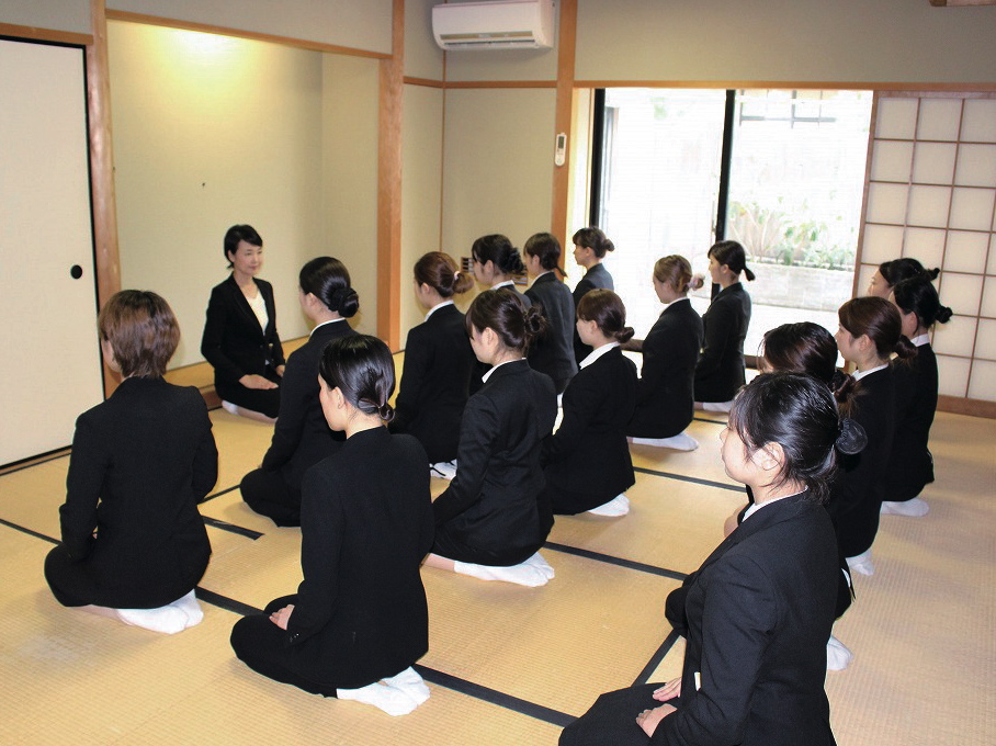 小笠原流礼法を学び、実践を行うハウイ記念館和室。