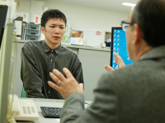 【教職支援センター】教員をめざす学生に、履修相談、教育実習の指導、学校ボランティアの紹介、教員採用試験対策などさまざまなサポートを行っています。