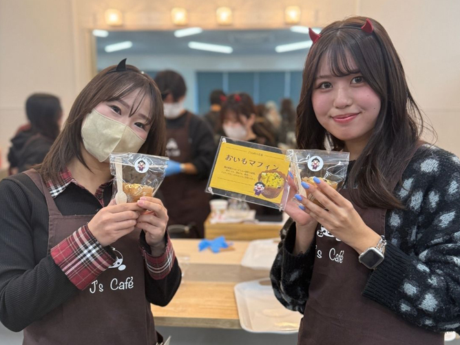【J’s Cafe】クリスマスなどのイベントごとに、フード・スイーツ・ドリンクを提供！学生が主体的に運営し、マネジメントやマーケティング等を学ぶ場でもあります。
