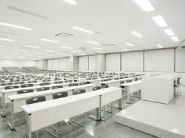 【講義室(中野キャンパス)】大教室から少人数教室まで、さまざまなスタイルの教室を完備しています。