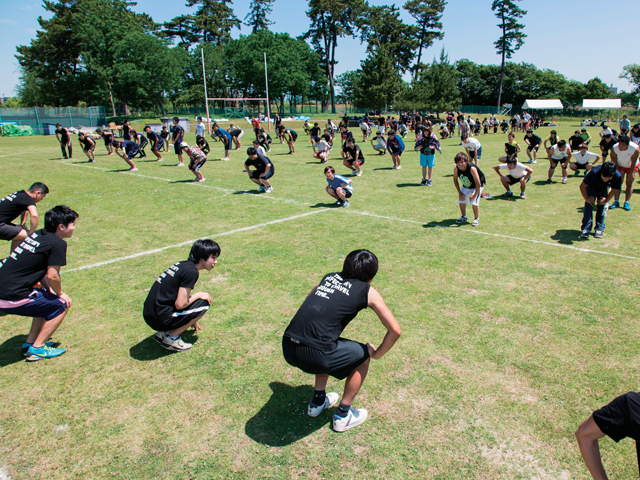 登戸総合グラウンド。神奈川県川崎市にある登戸総合グラウンドは、野球場1面とテニスコート5面を備え、授業に加えて体育祭も行われています。