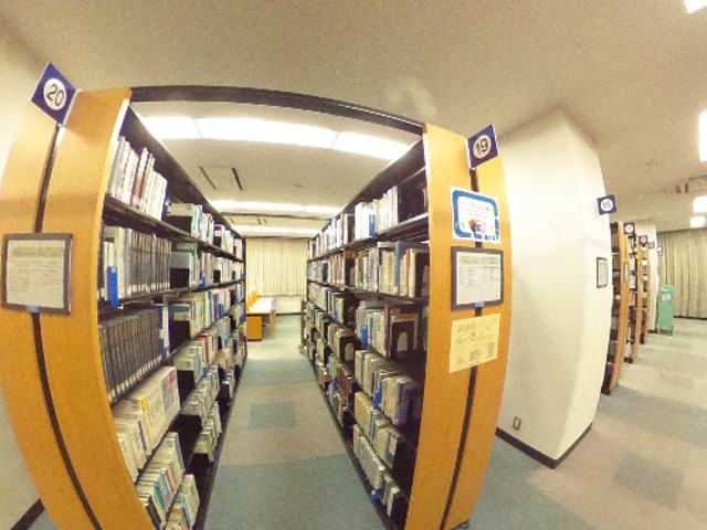 関西女子短期大学の図書館