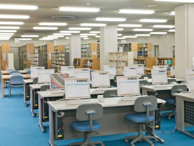 九州共立大学の図書館
