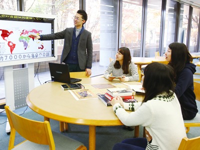 熊本学園大学の図書館