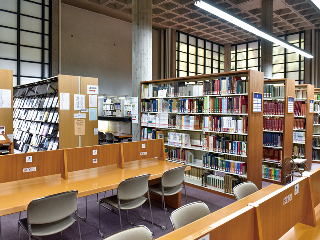 武蔵野大学の図書館