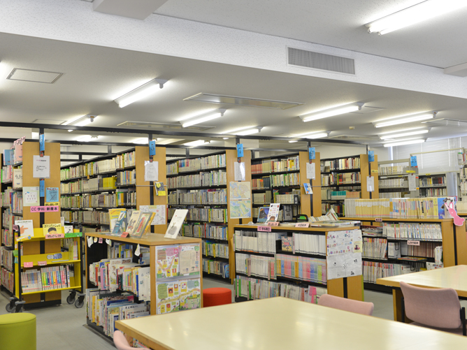 新島学園短期大学の図書館