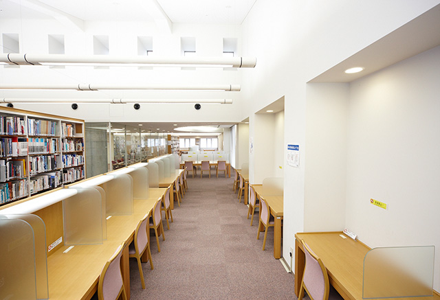 畿央大学の図書館