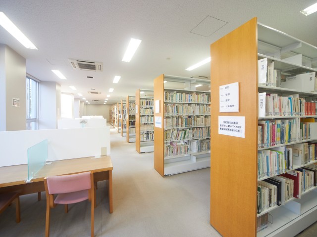 宝塚医療大学の図書館