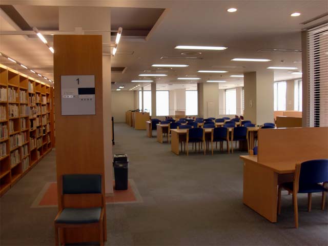 九州国際大学の図書館