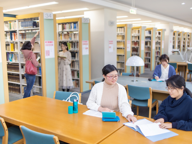 東京女子大学の図書館