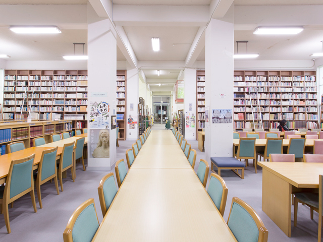 名古屋芸術大学の図書館