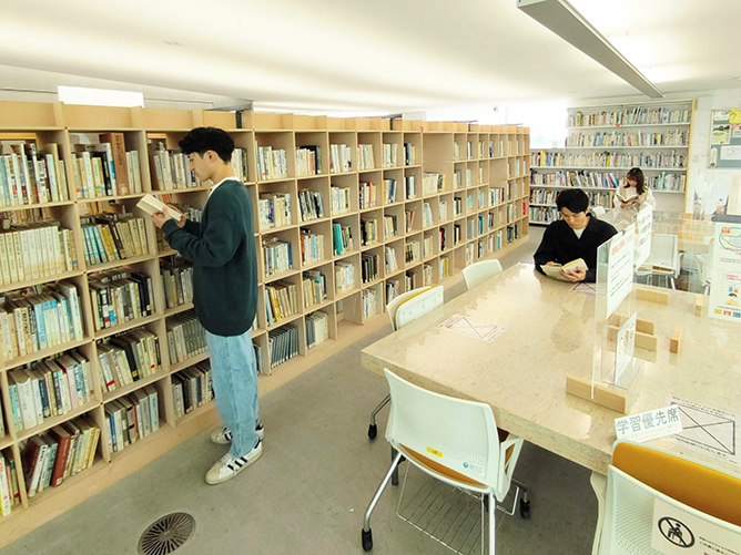 日本工業大学の図書館