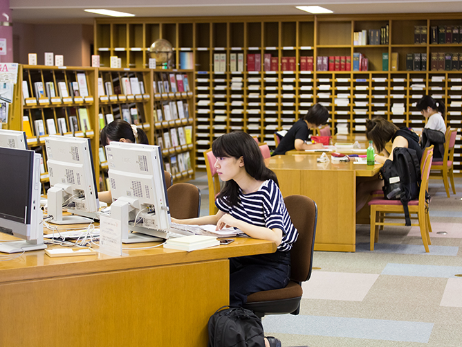 駒沢女子短期大学の図書館