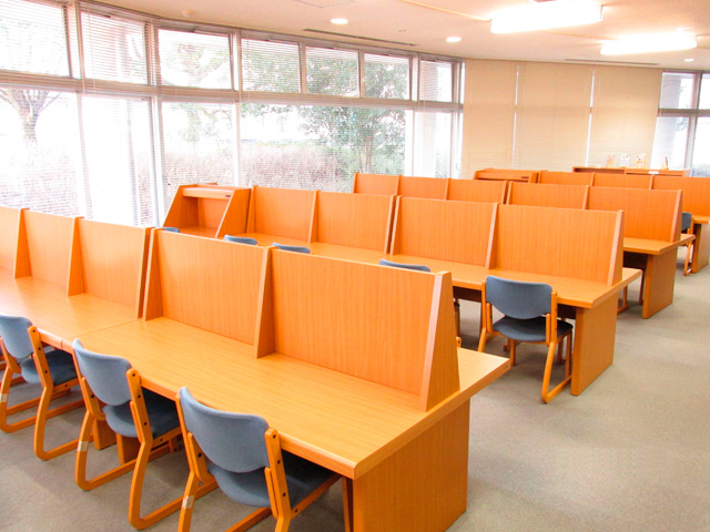 名古屋経営短期大学の図書館