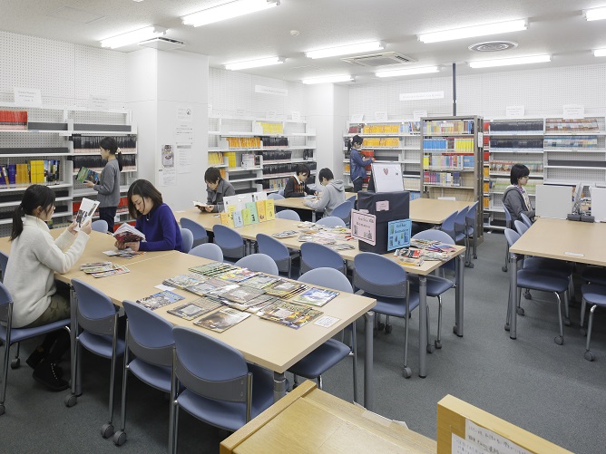 京都外国語大学の図書館