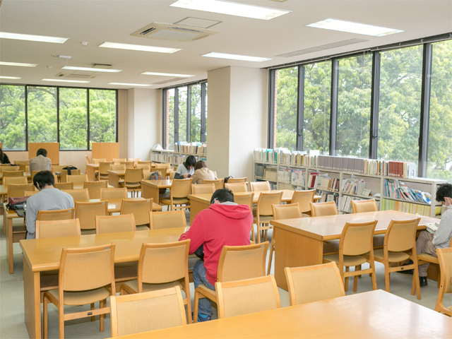 別府大学の図書館