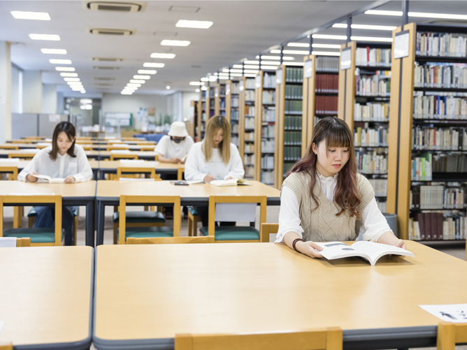 川口短期大学の図書館