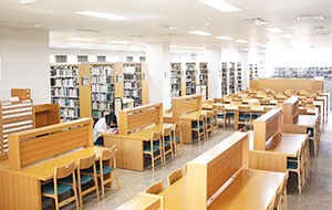 秀明大学の図書館