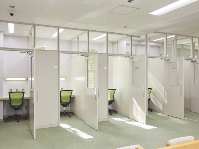 白鴎大学の図書館