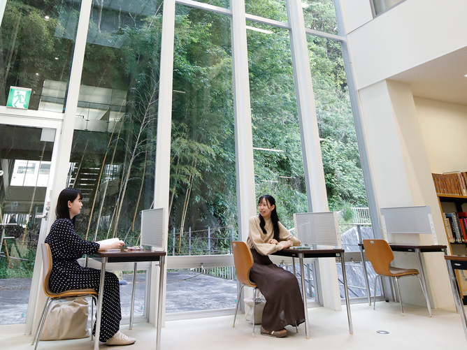 静岡産業大学の図書館