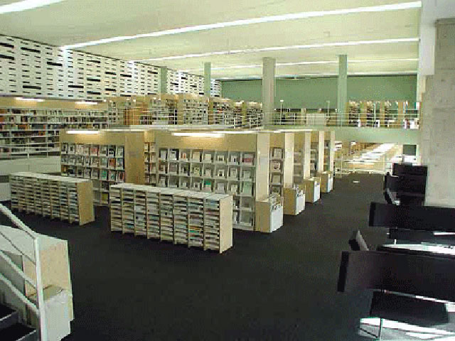 作新学院大学の図書館