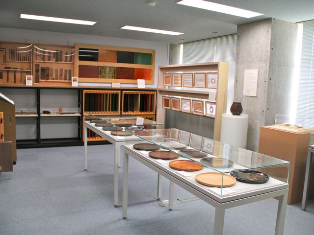 京都精華大学の図書館