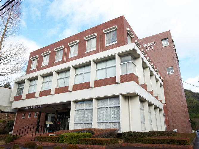 岐阜女子大学の図書館