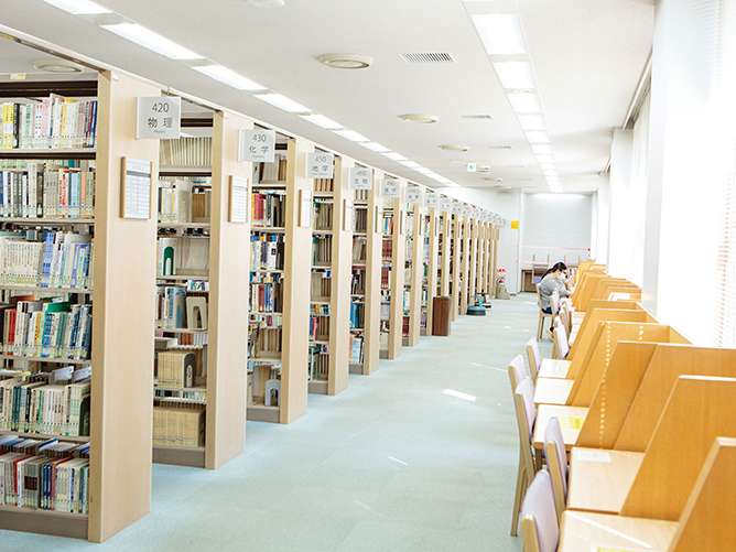 城西大学の図書館