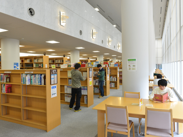 東京成徳大学の図書館