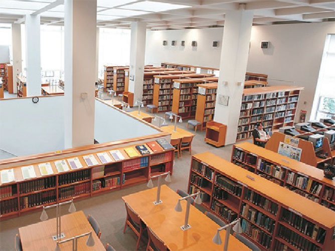 四日市大学の図書館