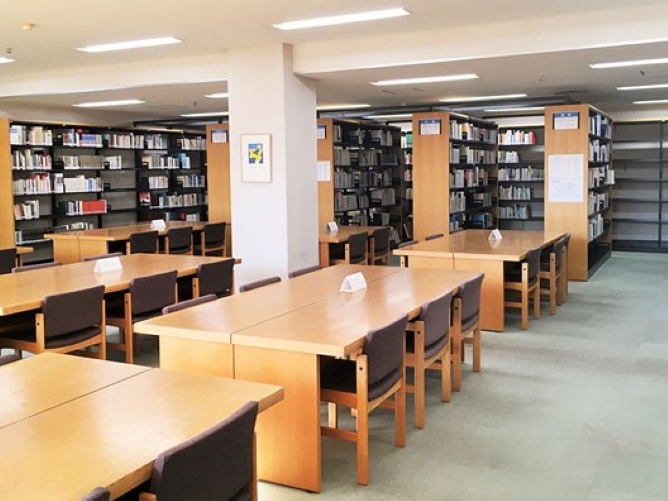 松蔭大学の図書館
