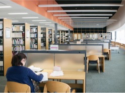 熊本保健科学大学の図書館