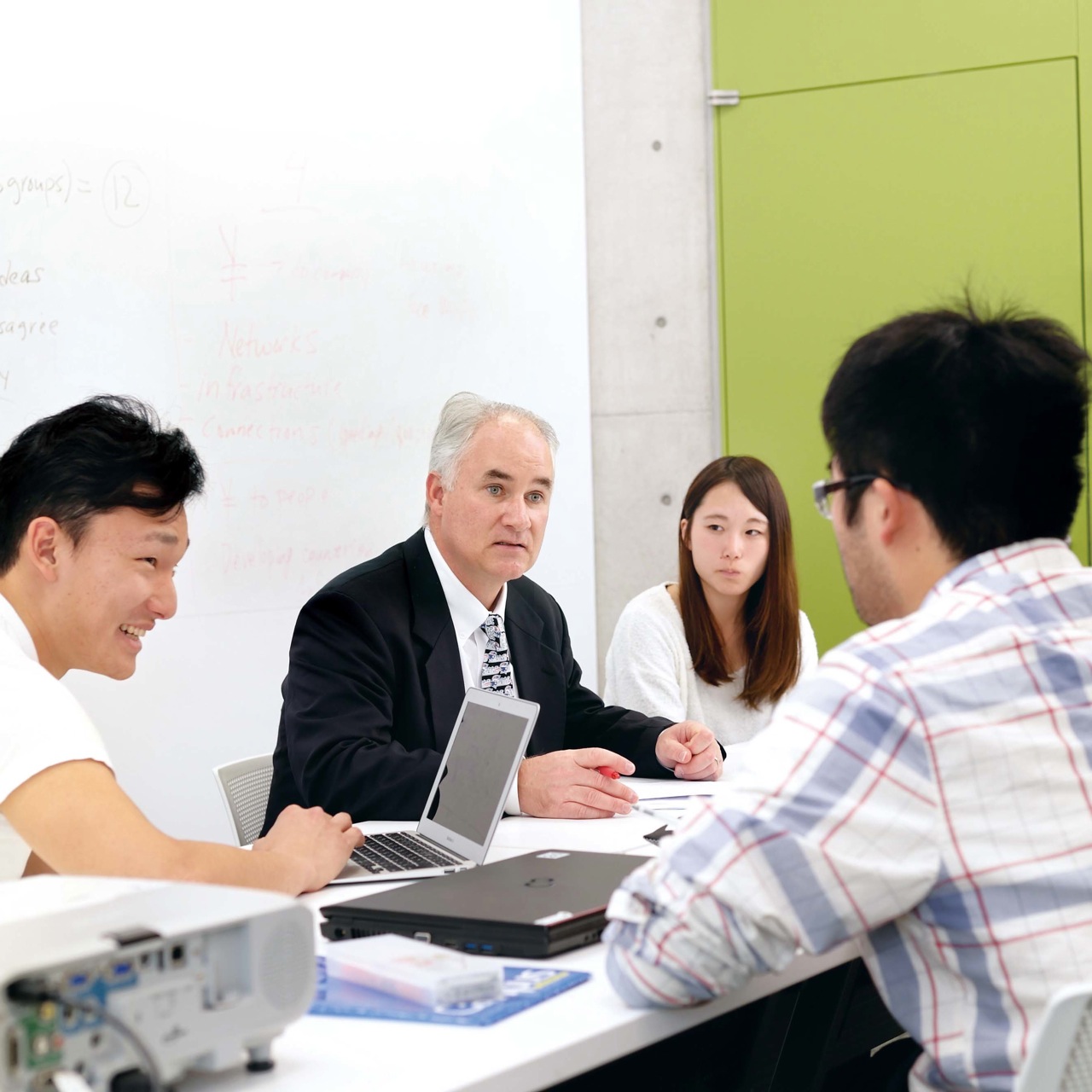 国際コミュニケーション学部