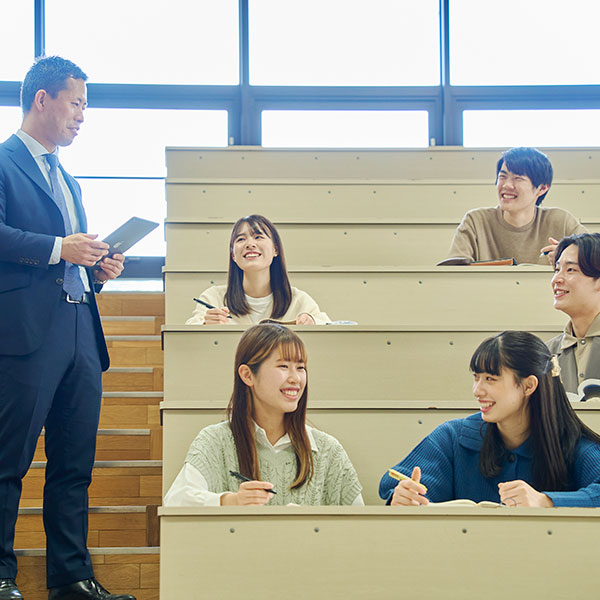 総合経済学部