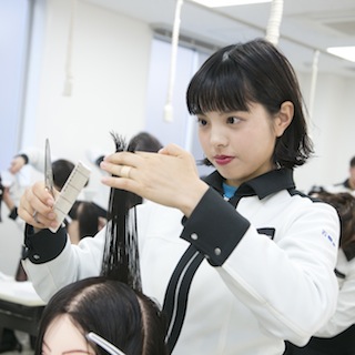 美容科 昼間課程(2年制)