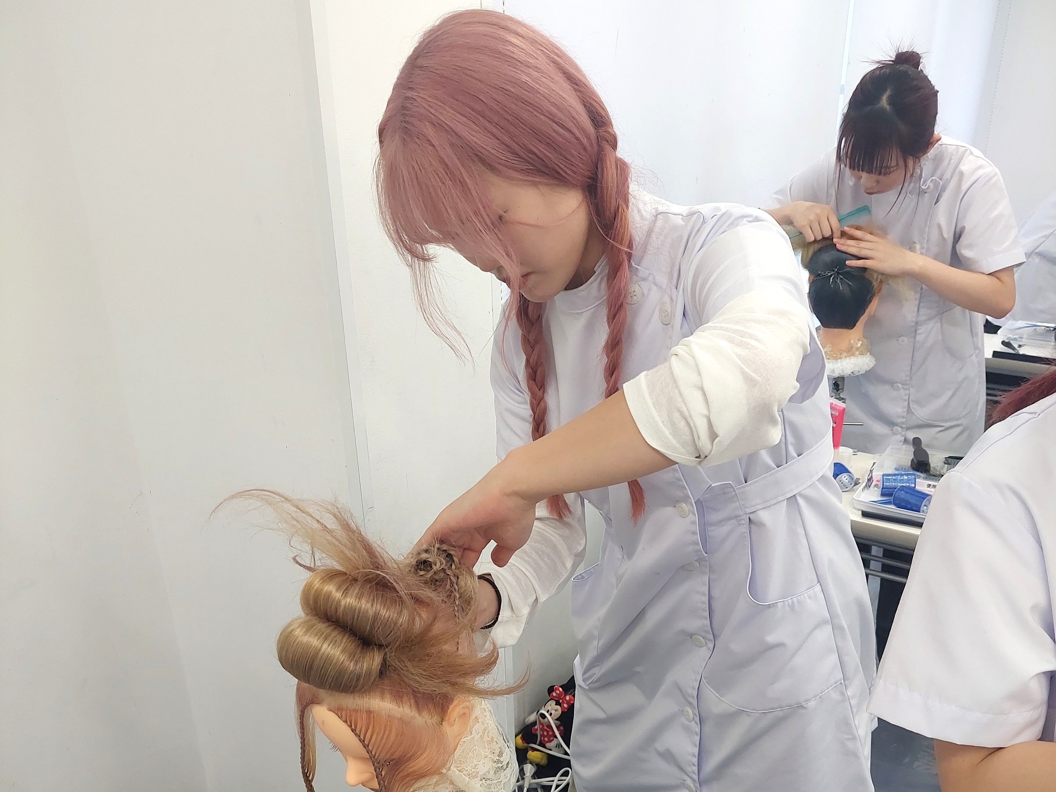 校内予選を経た参加者により開催されるカットコンテスト