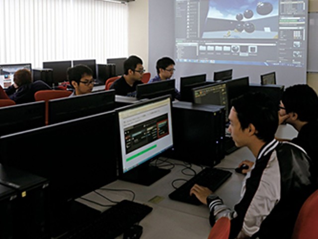 ゲーム開発実習室：ハイスペックPCを完備。 3Dゲームを効率よく、スムーズに制作できます。