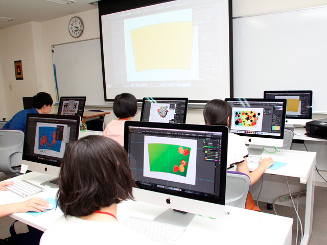 iMac教室:Illustratorやphotoshopなどを始めとするAdobe製品のソフトを全種類搭載
