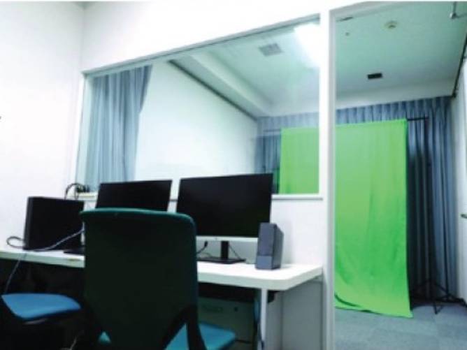 【音響スタジオ】ビジュアルデザイン学科 映像・動画コースのための施設。着実に上達できます。