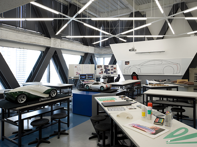【カーデザインスタジオ】クレイモデル制作設備に加え、Alias AutoStudioで業界のデジタル化にも対応した開発・制作環境